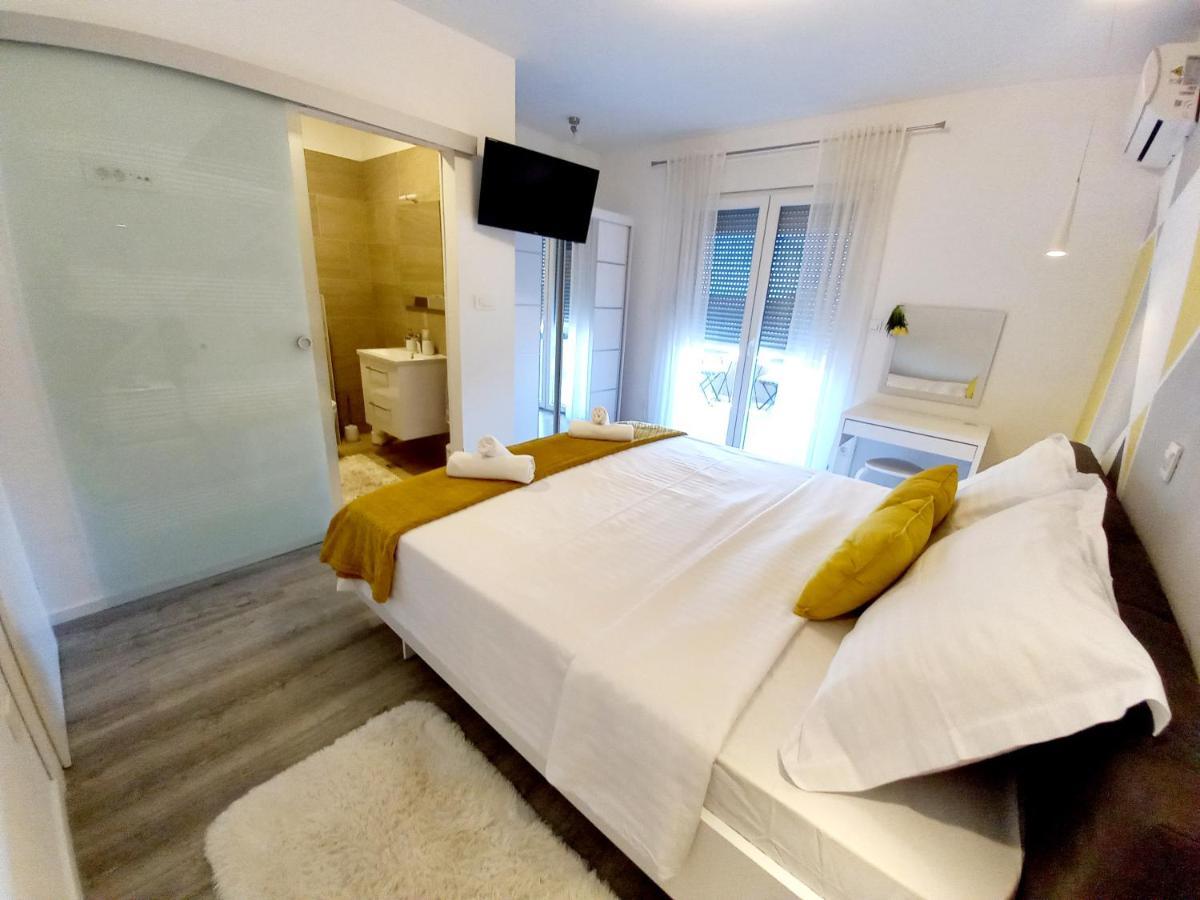 Villa Tia With Heated Pool & Jacuzzi Murvica  Exterior photo